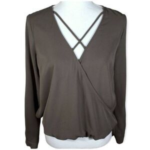 FOREVER 21 ARMY GREEN CRISSCROSS BLOUSE SZ.S EUC.  GORGEOUS BLOUSE IN EXCELLENT